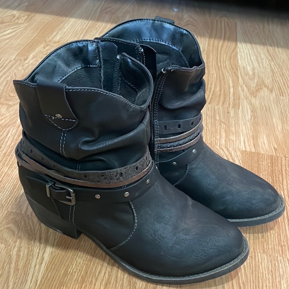 Slouch ankle boots